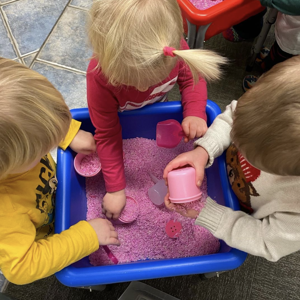 kids playing in sensory bin